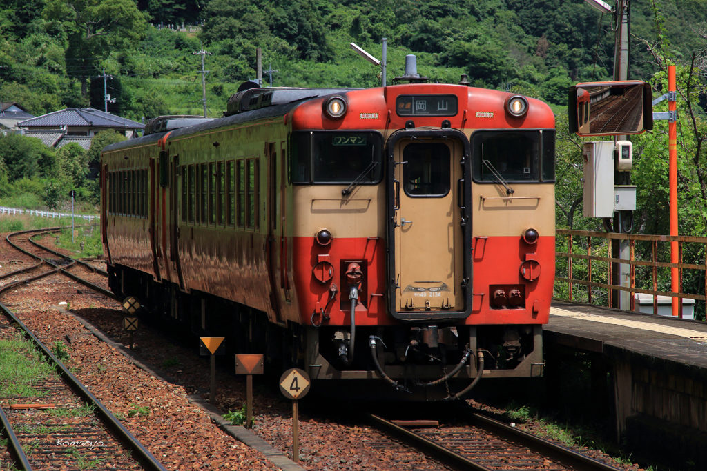 牧山駅での列車交換