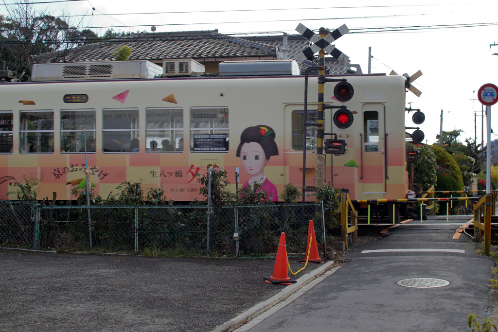 嵐電嵯峨駅近くの踏切
