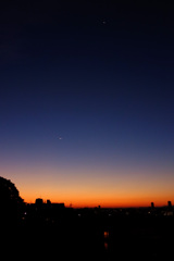 月齢27.9の月と金星の見える朝焼け