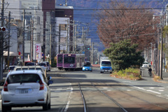 併用軌道部列車交換風景