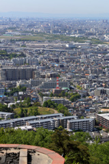 五月山火床と大屋根リング遠望