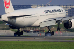 B777着陸接地の瞬間