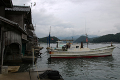 伊根湾に臨む舟屋