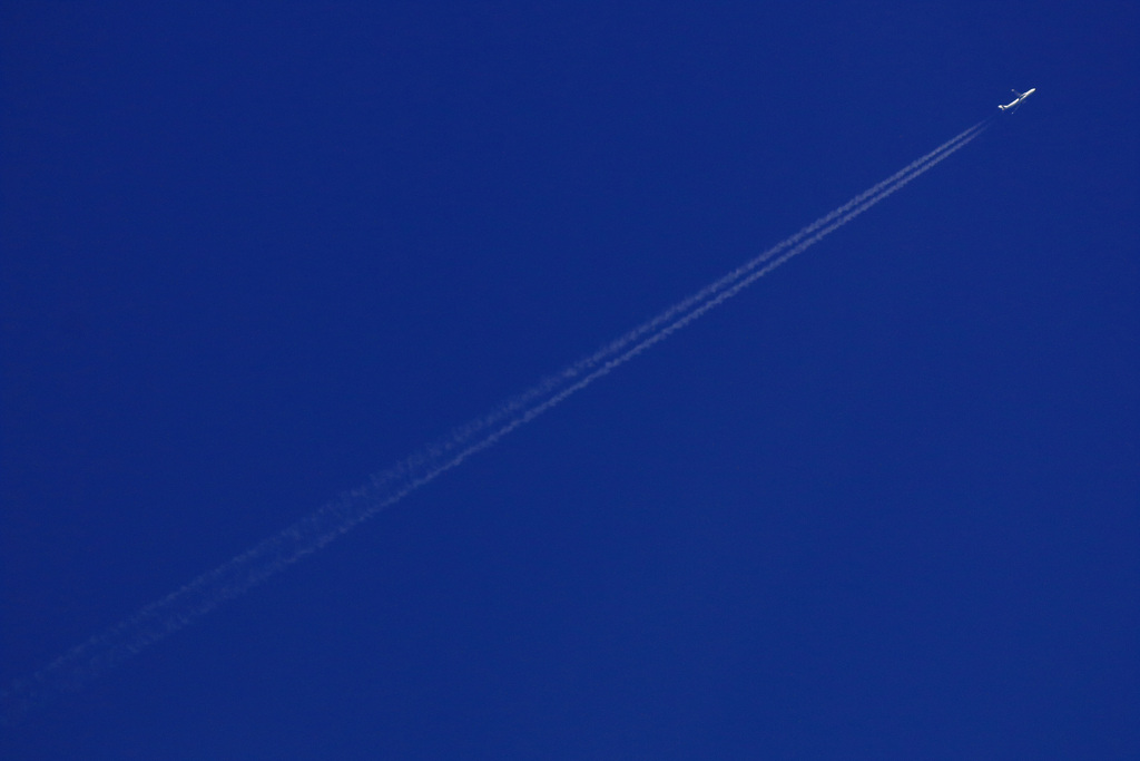 青空にコントレイル