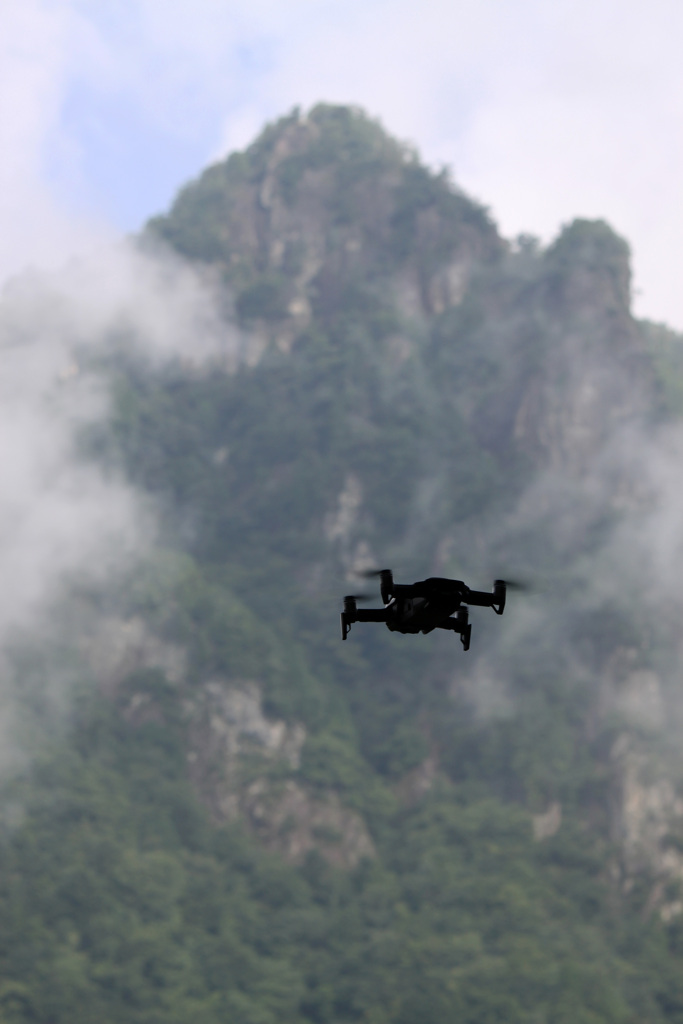 雲湧く峰へ向かって