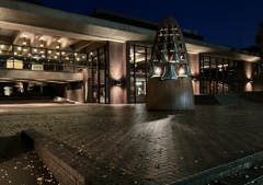 夜の国立音楽大学大講堂