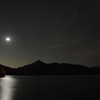 月灯りの中禅寺湖