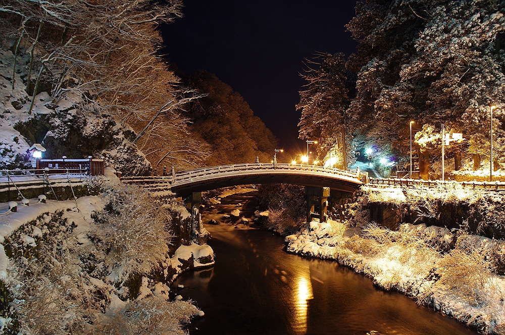 雪灯りの神橋