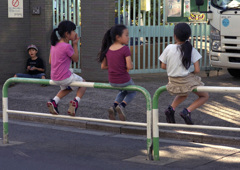 雀のような少女達