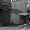裏道と女性