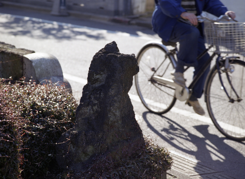 石塊と自転車