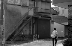 裏道と少年