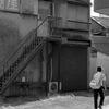 裏道と少年