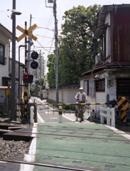 目白の上り屋敷の踏切