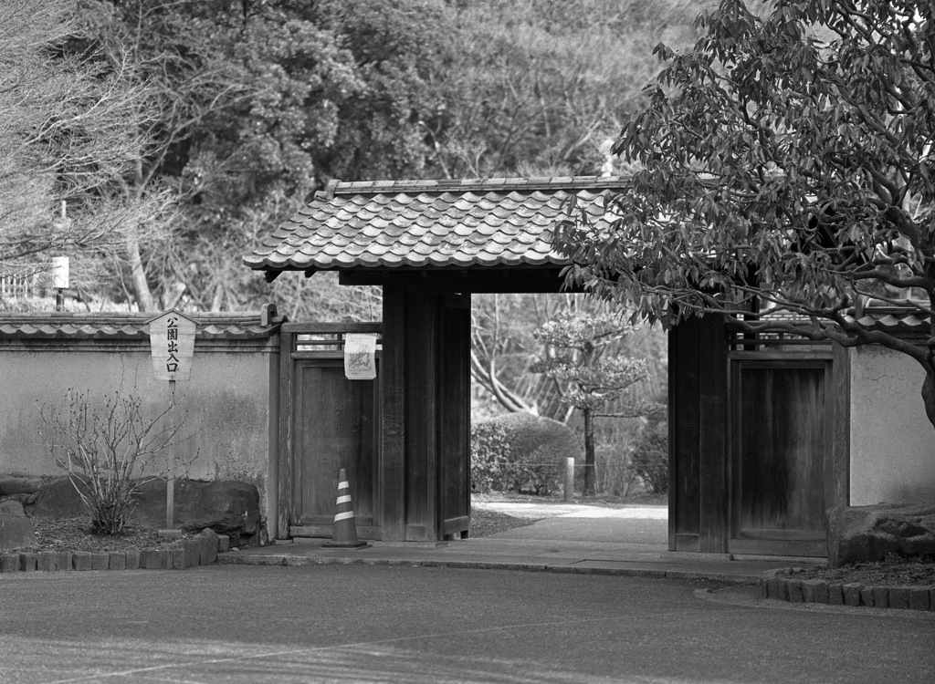 01新江戸川公園の門