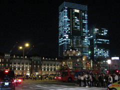 東京駅　駅舎前の大混雑