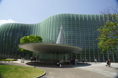 上野に対峙する新美術館