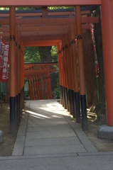 上野の山に登る途中にある神社仏閣