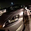 夜に映えるオープンカー