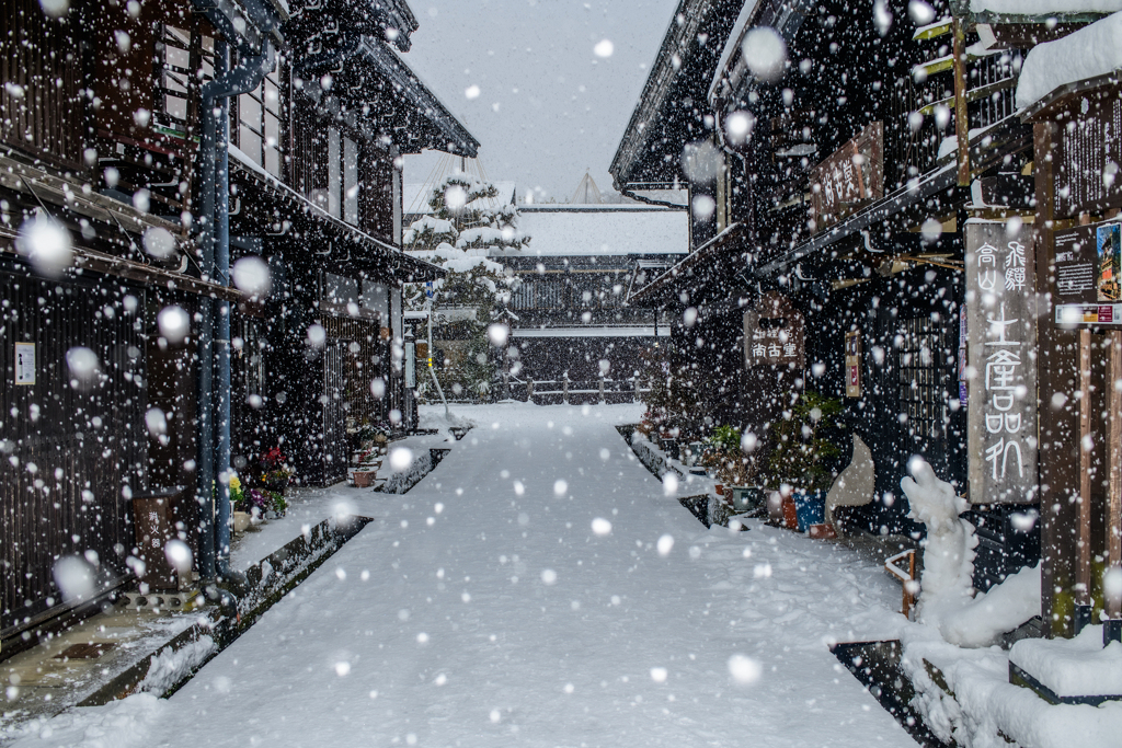 高山 上三之町の雪景色