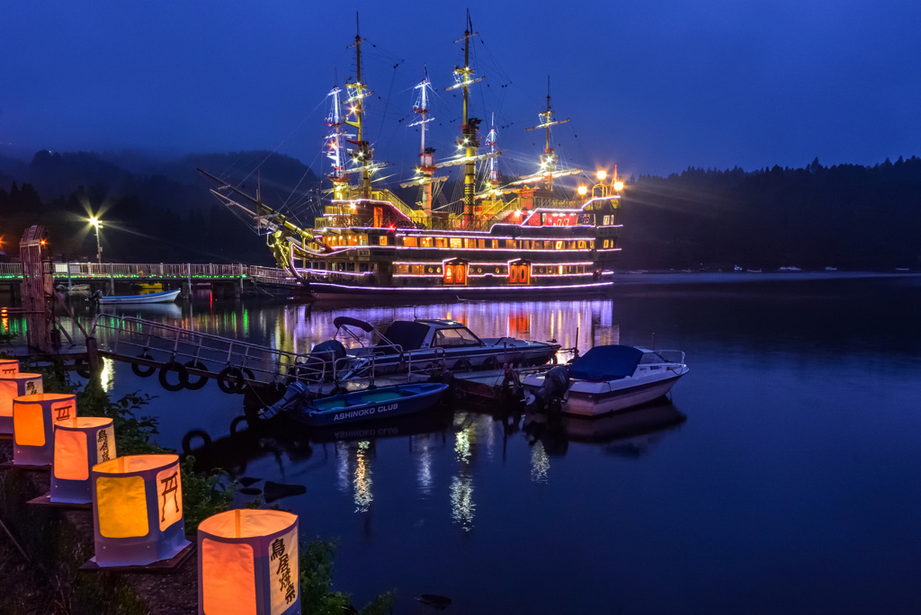 灯籠と海賊船