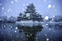 松本城、早朝の雪景色