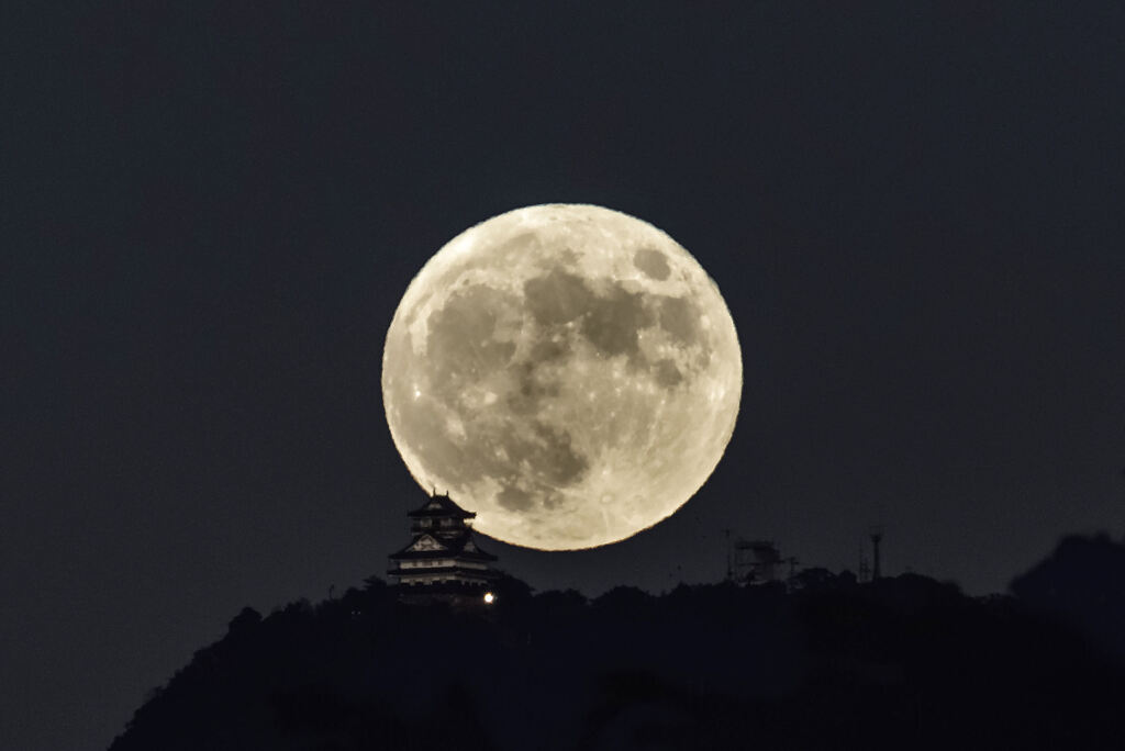 岐阜城と満月2
