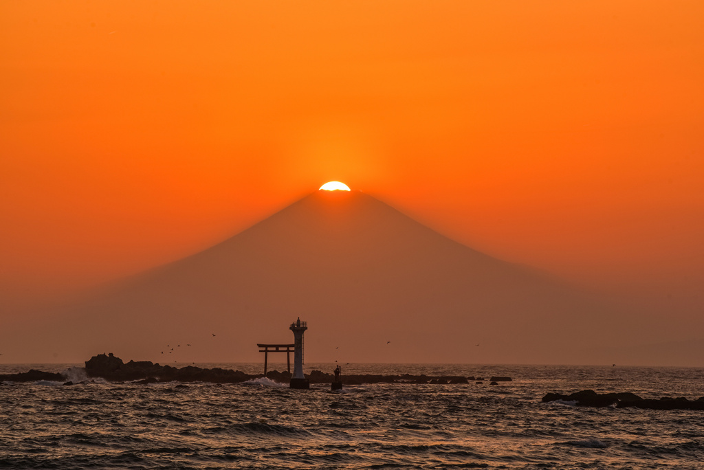 葉山 真名瀬海岸のダイヤモンド富士