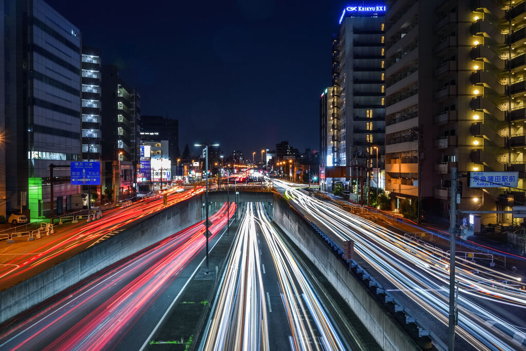 京急蒲田駅前の光跡2