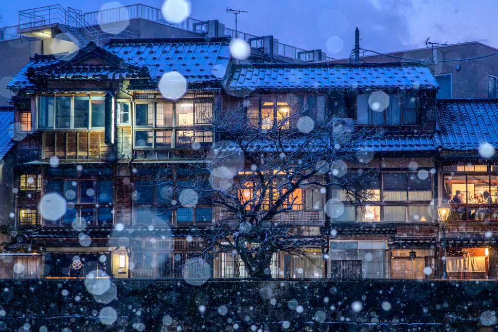 主計町 木津屋の雪景色