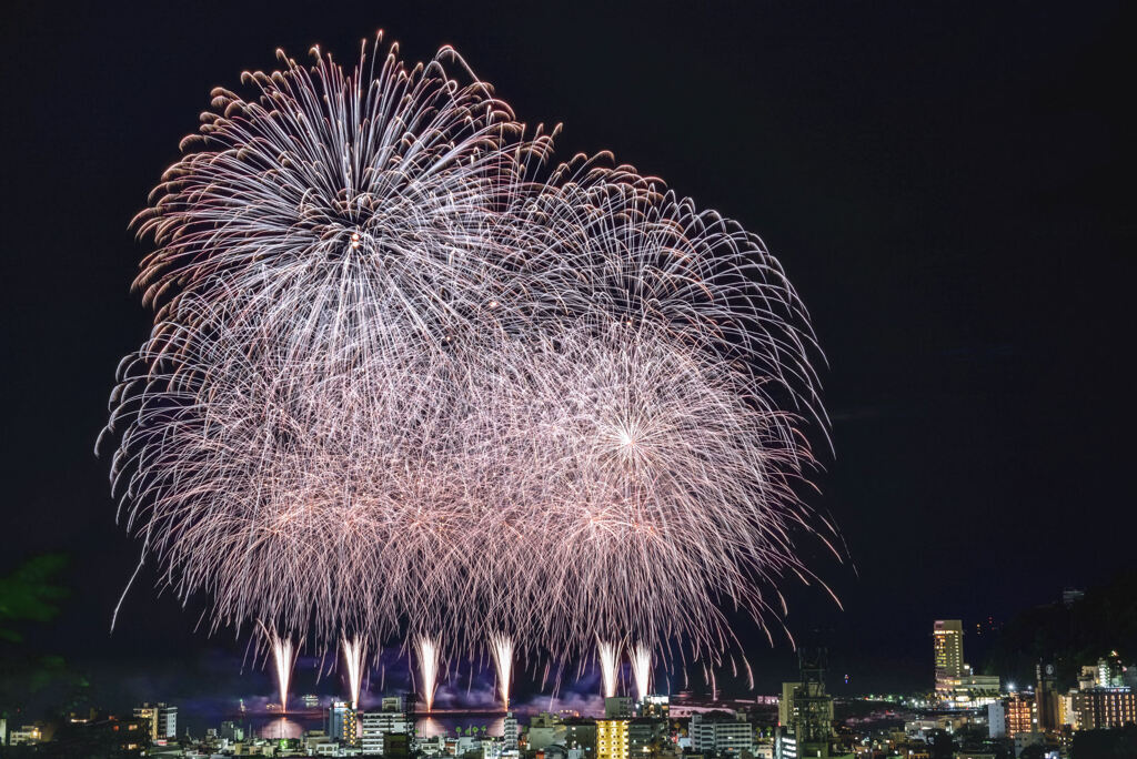 熱海海上花火大会2(前露光有り)
