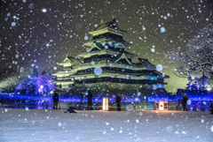 松本城雪夜景