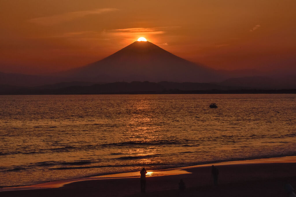湘南海岸のダイヤモンド富士
