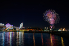 花火も夜景の一部です