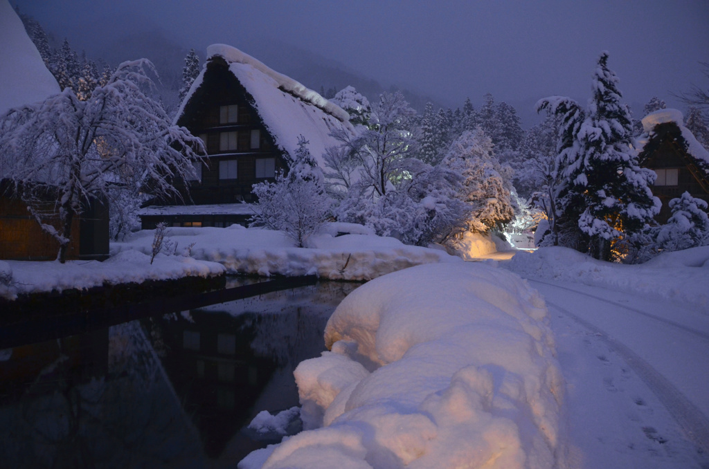 夜明けの白川郷