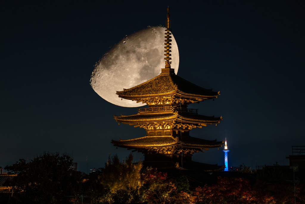 東山の夜(合成)