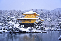 雪の金閣寺