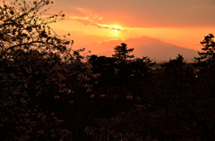 霞む岩木山