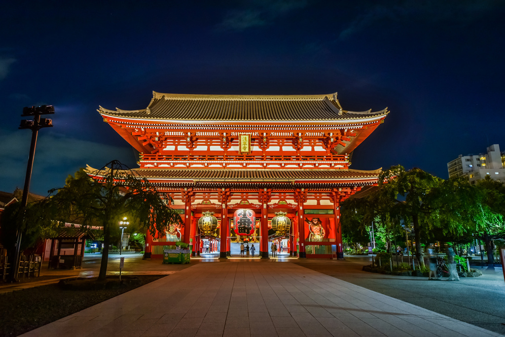 夜の浅草寺