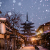 夜明け前の八坂道