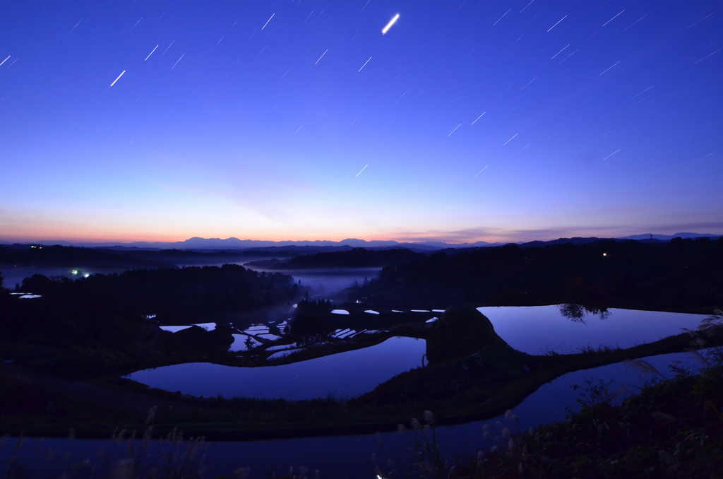 星降る夜明けの星峠