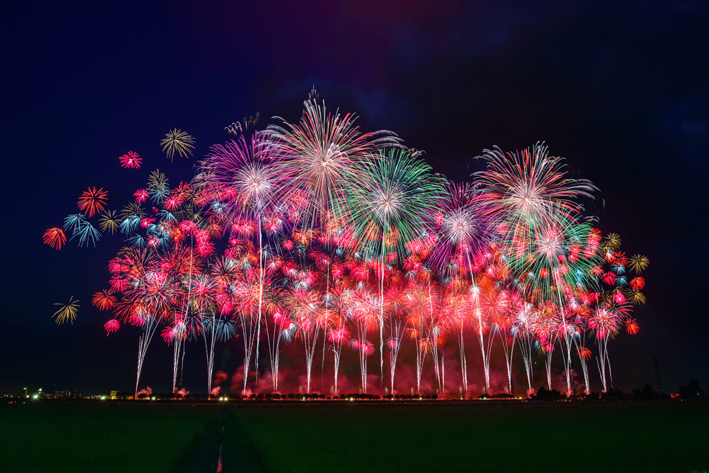 思い出の花火大会: 二年前の全国花火競技大会 大曲の花火