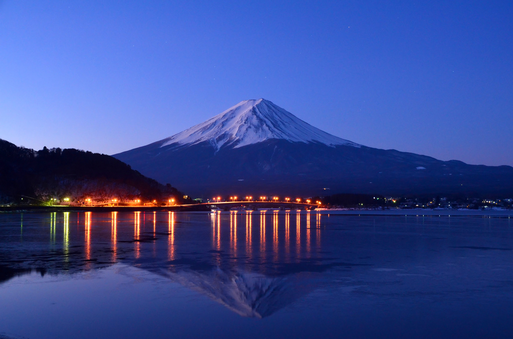 富士の夜明け