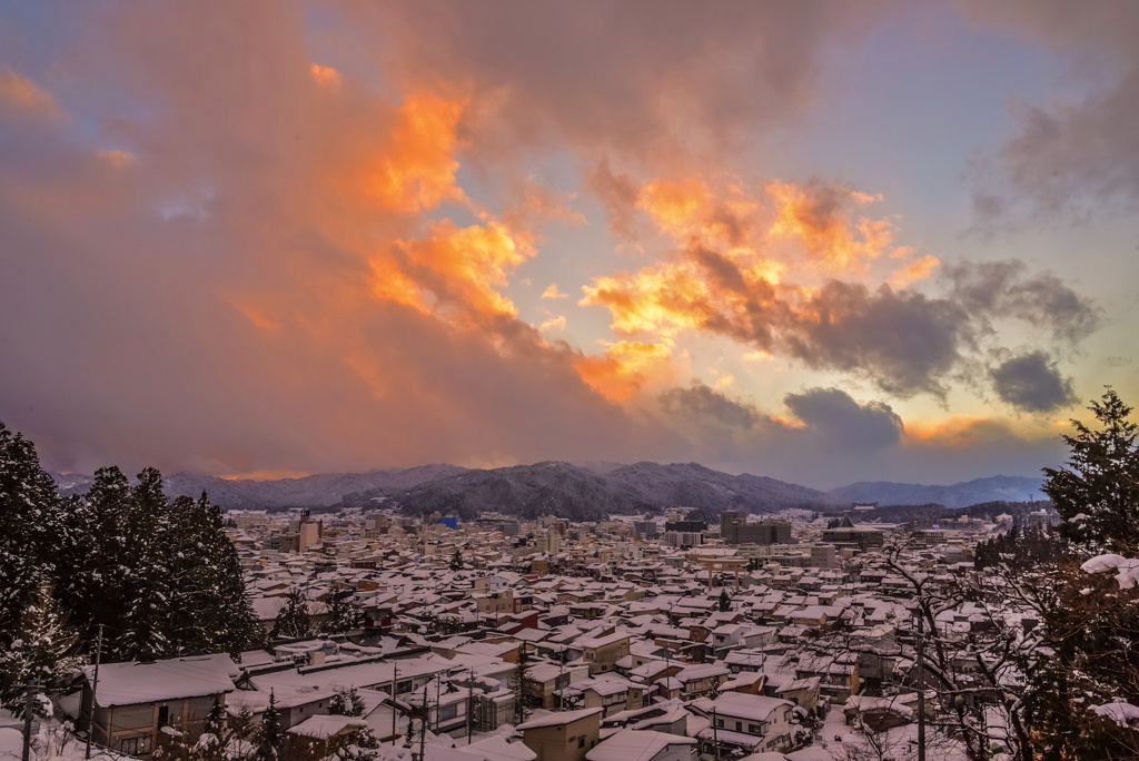 雪国の夕景