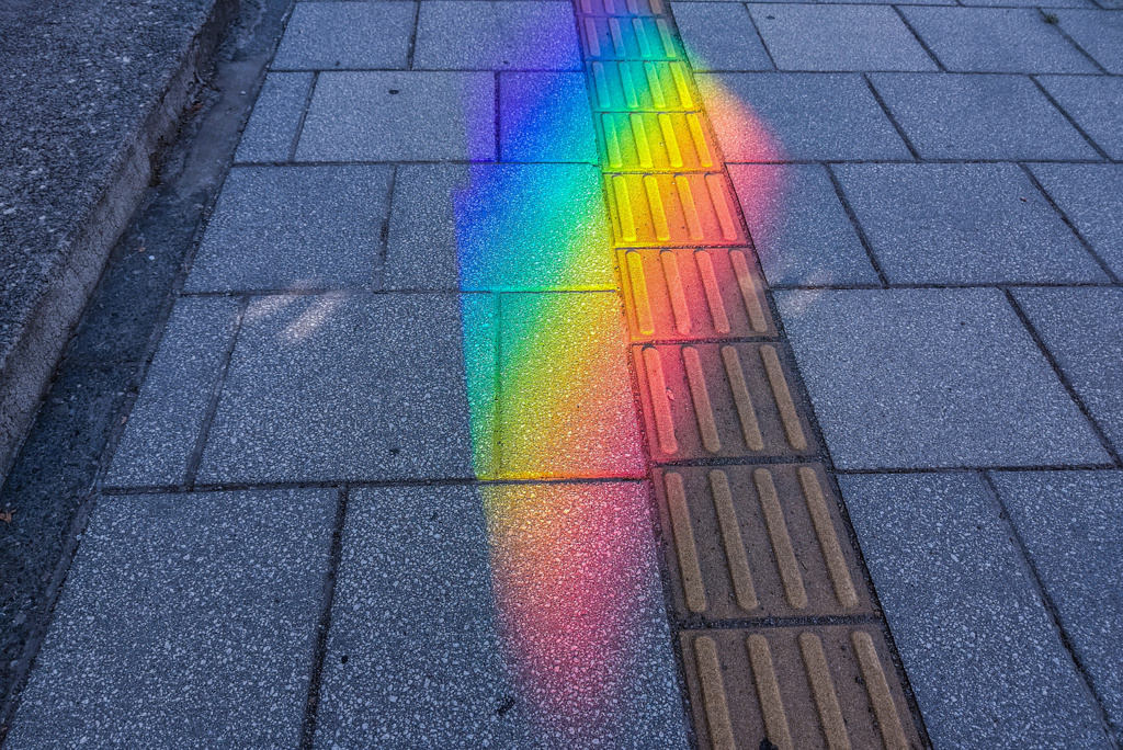 路上の虹