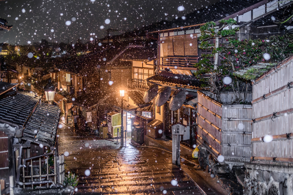 二年坂の階段の雪景色