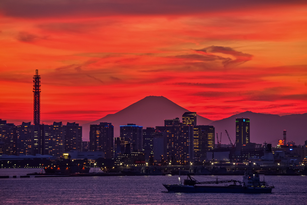 富士山と赤い空