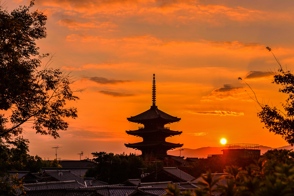 東山の夕日