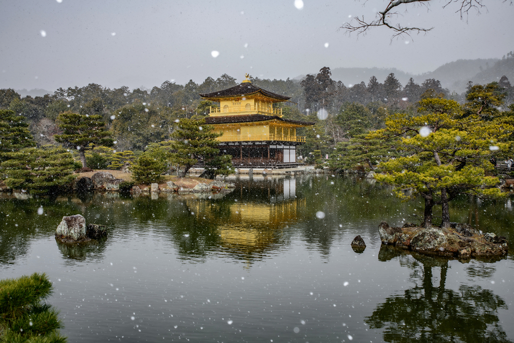 雪の日の金閣寺2