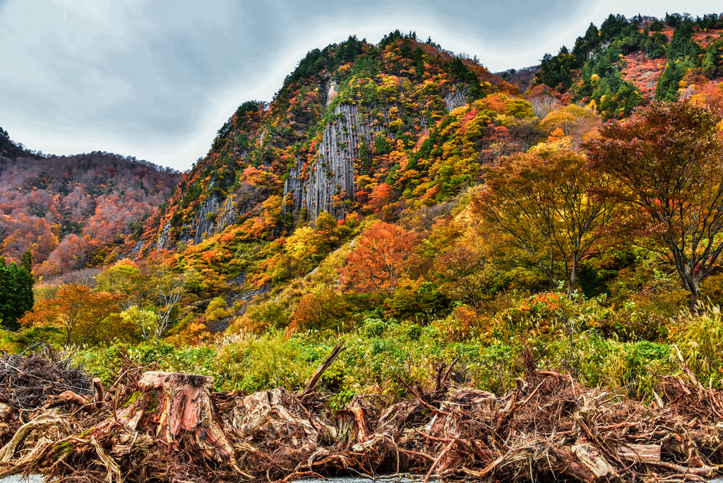 秋山郷 布岩の紅葉